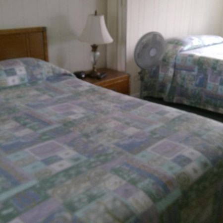 Village Green Motel Yarmouth Port 外观 照片