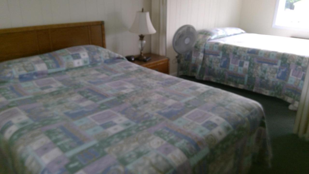 Village Green Motel Yarmouth Port 外观 照片