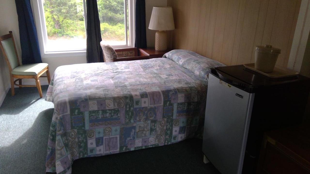 Village Green Motel Yarmouth Port 外观 照片